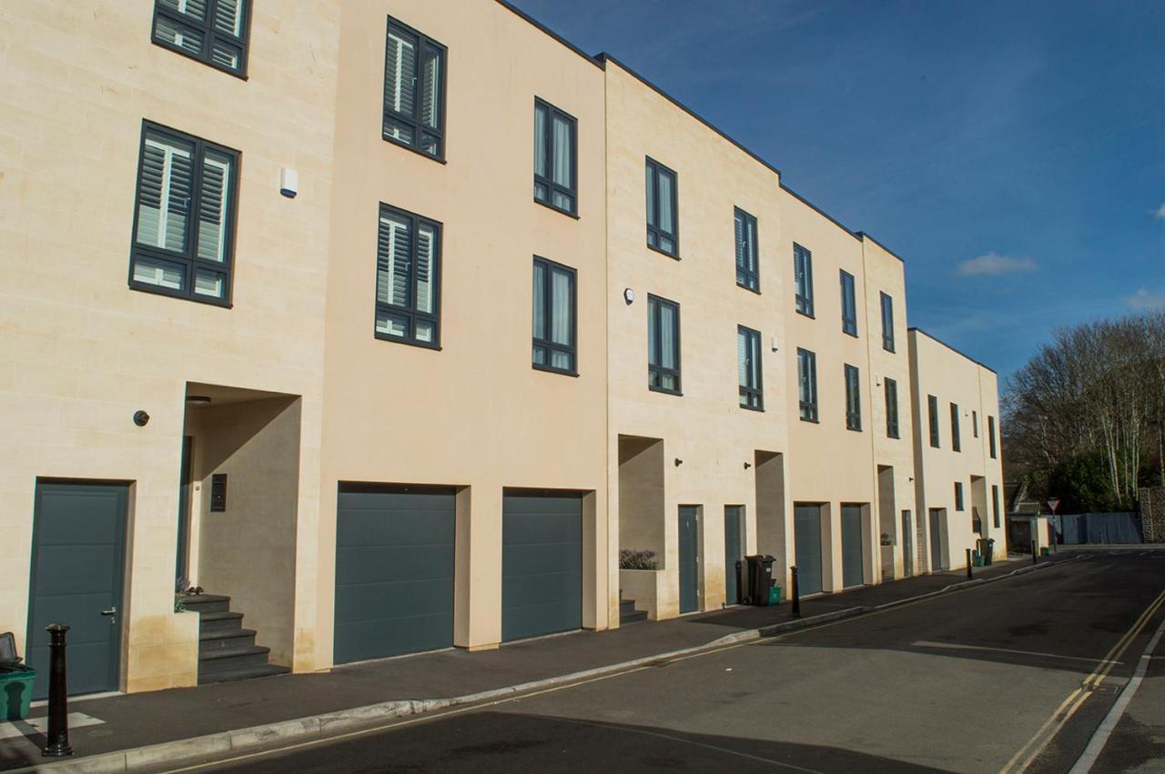 Solar Sanctuary- Skyline Balcony, City Centre, Three Floors, King Beds, Netflix And More! Bath Bagian luar foto